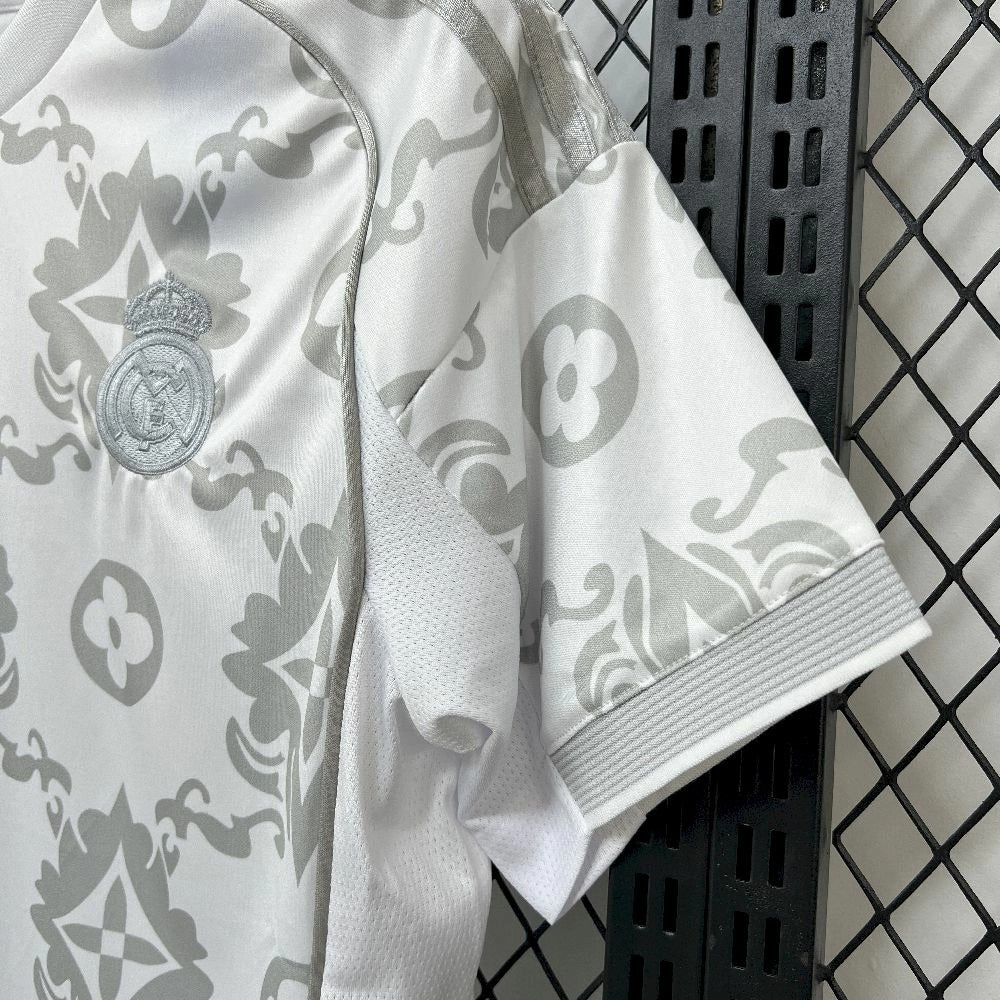 NEW CAMISETA REAL MADRID X LV SPECIAL EDITION 25/26