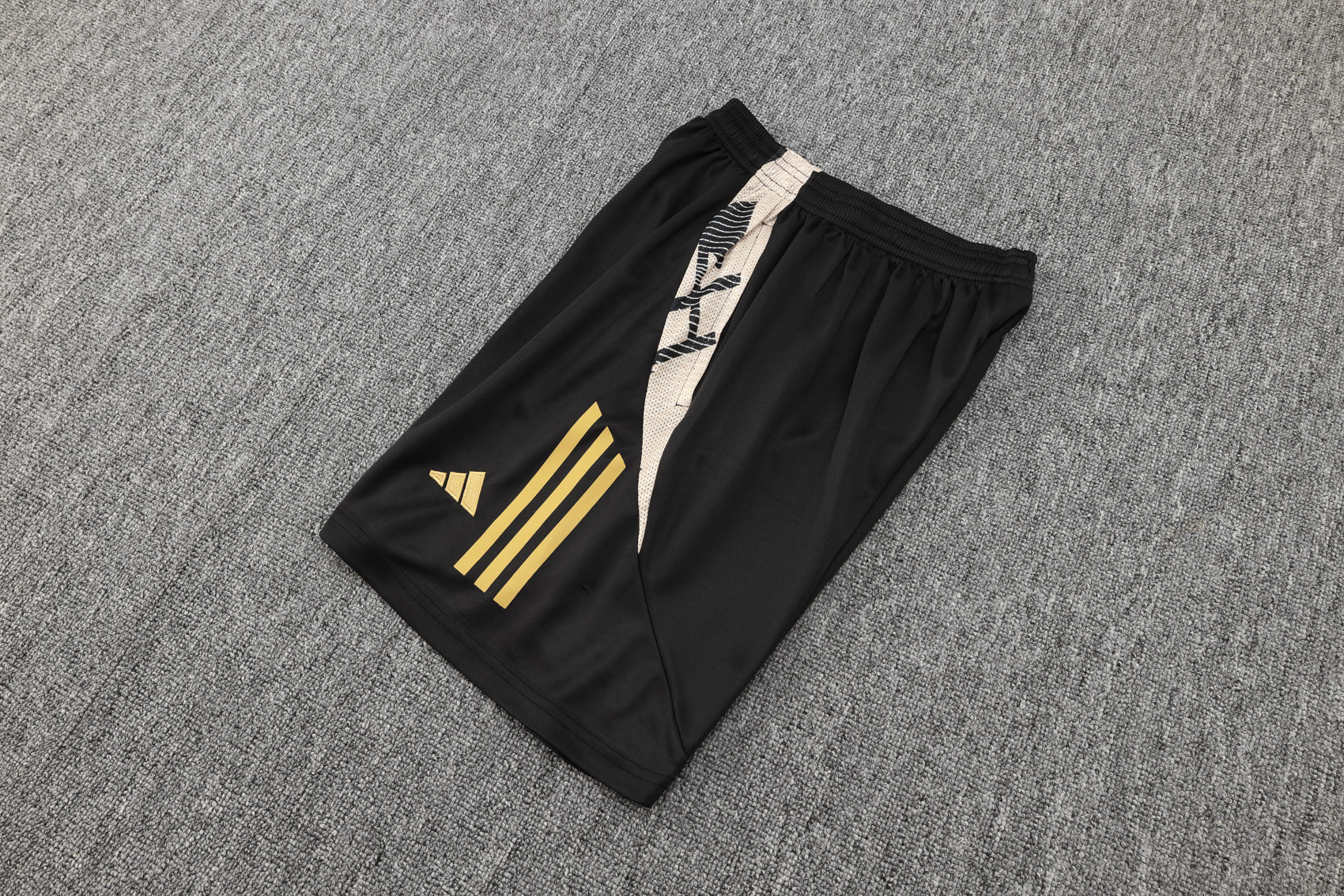 NEW REAL MADRID FC 8º TrackSuit Corto 24/25