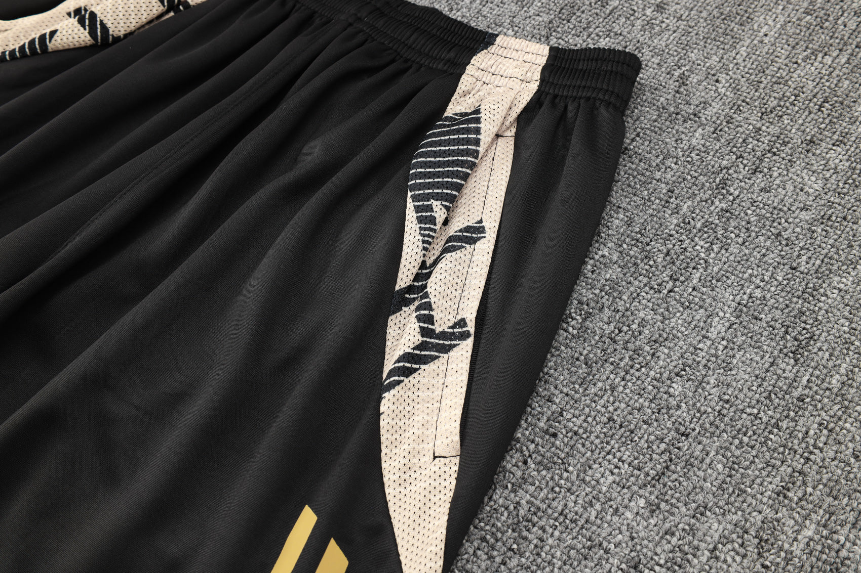 NEW REAL MADRID FC 8º TrackSuit Corto 24/25